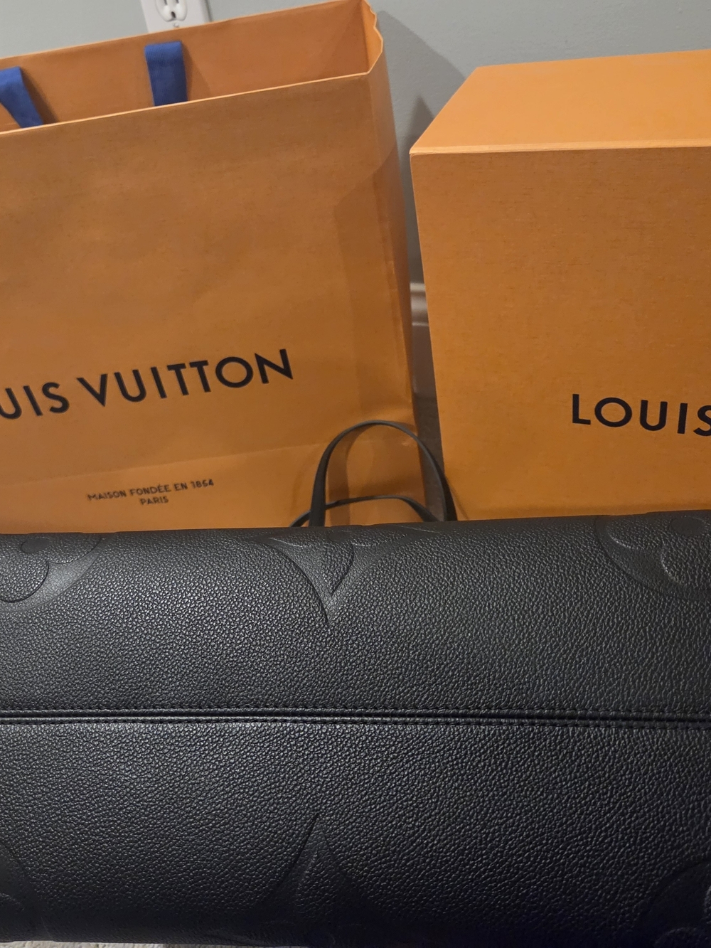 Louis Vuitton OntheGo GM Tote - Picture 3 of 9